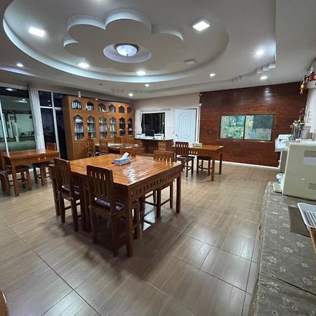 Garden Place Hotel Phetchabun Buitenkant foto